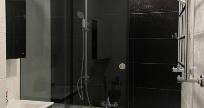 Душевая на ванной с раздвижной дверью-8