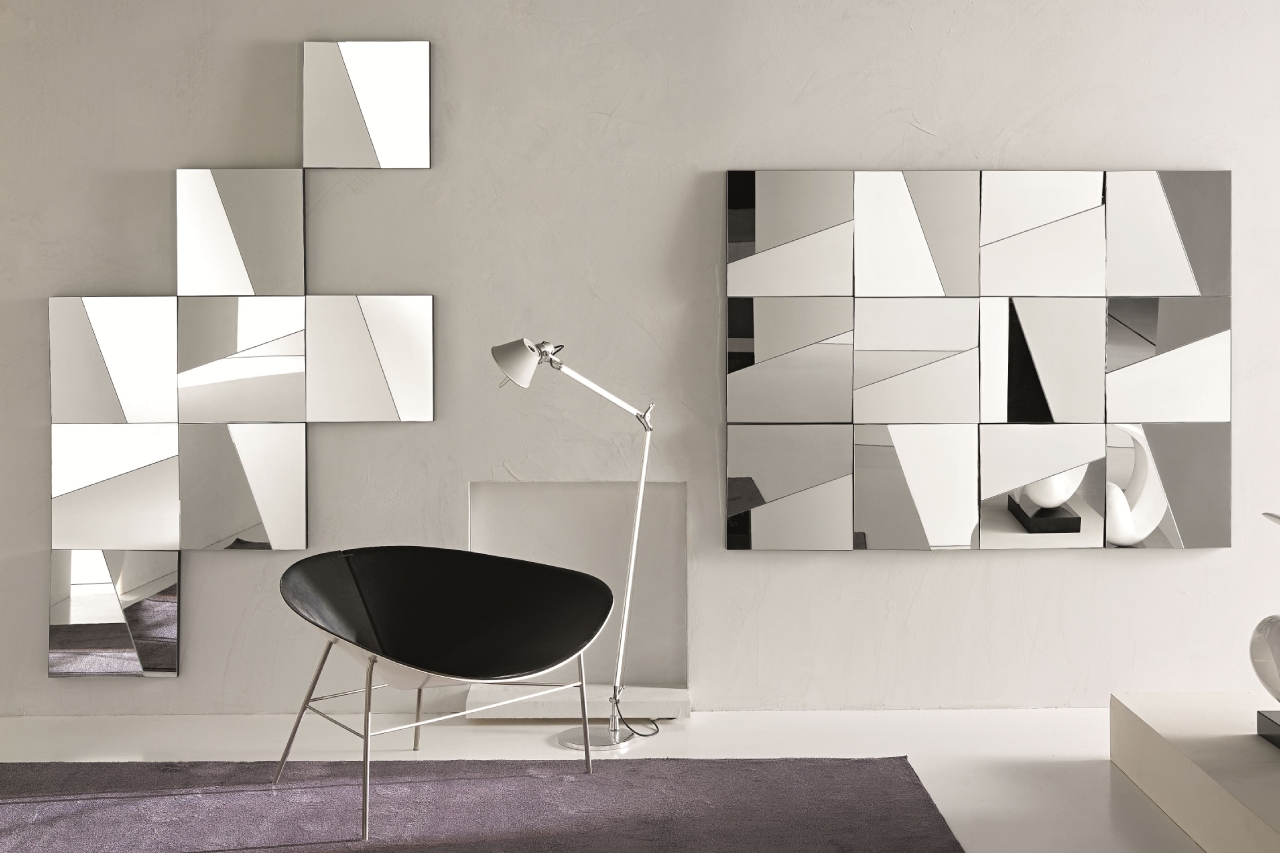 зеркала на стене